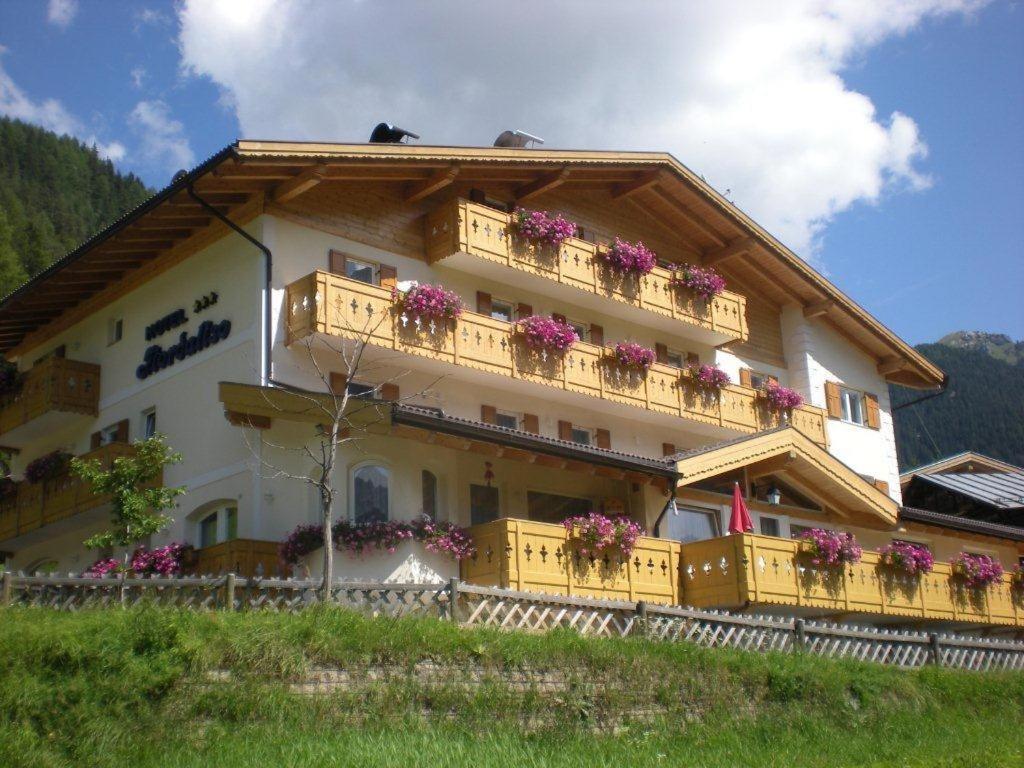 Albergo Fiordaliso Canazei Luaran gambar